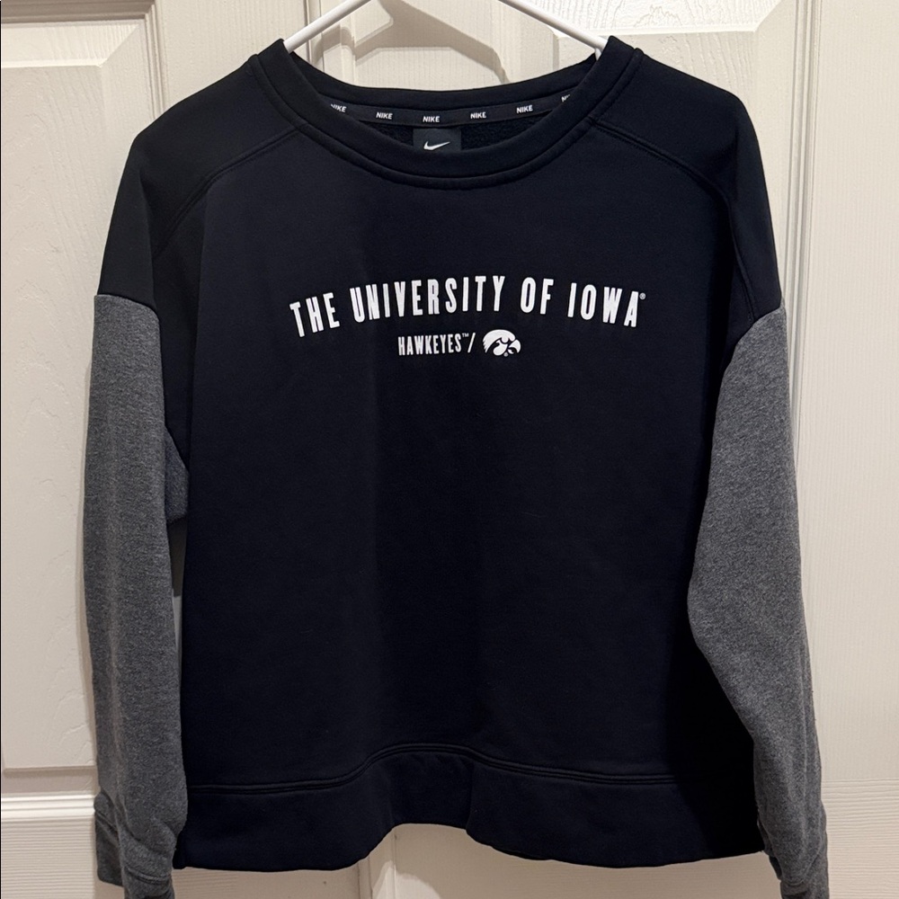 Nike Men's Black and Gray Iowa Crewneck Sweater
